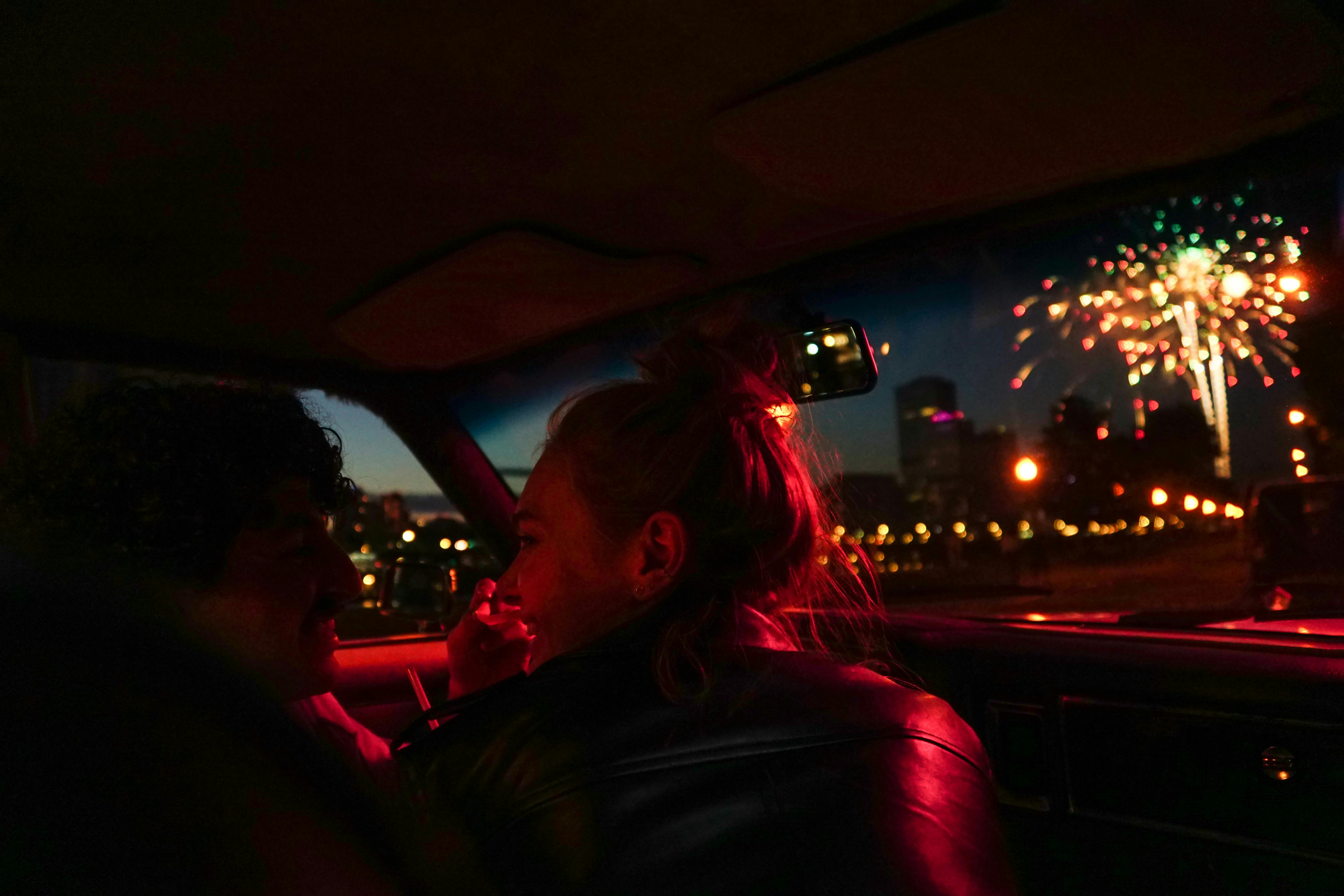 Feux d'artifice depuis une voiture